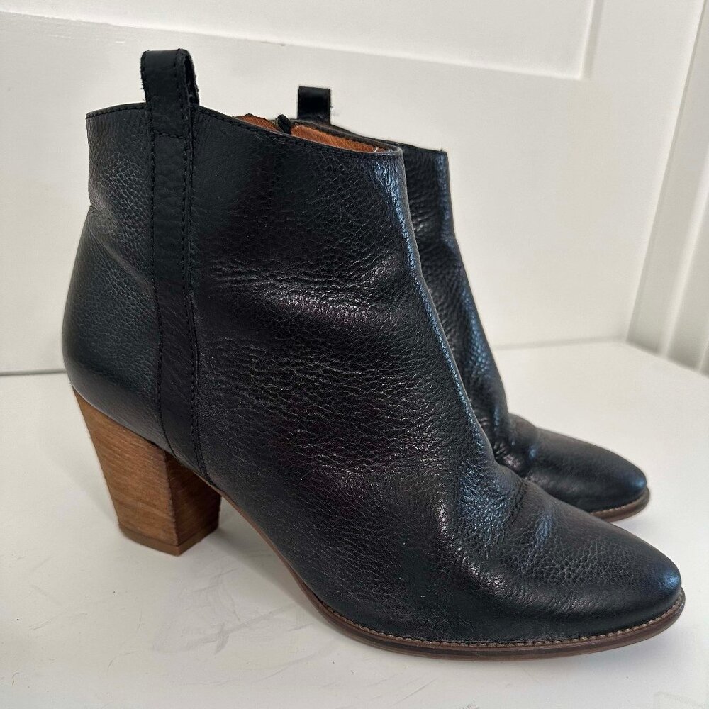 Madewell Black Pebble‎ Leather Ankle Bootie, Stacked Heel, Almond Toe, Size 9.5